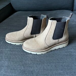 Alpine Design Beige Chelsea Boots